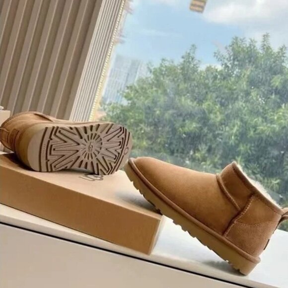 UGG Chestnut Shearling-Lined Winter Boots - Picture 1 of 7